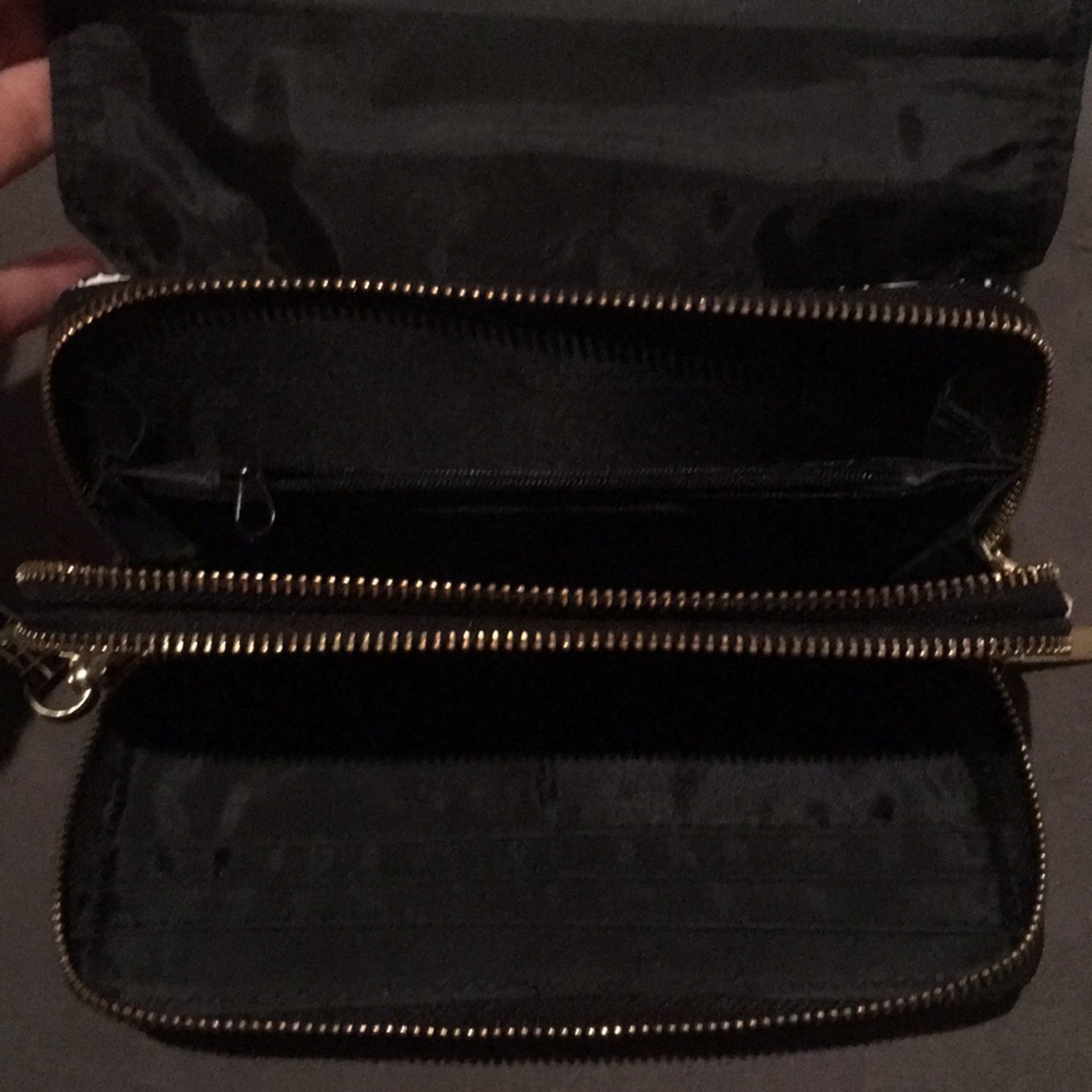 Fun Grid Pattern Clutch - Picture 2 of 2